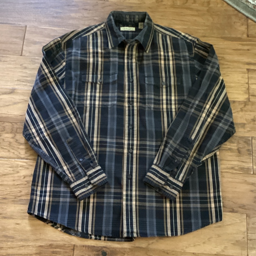 G.H. Bass & Co. Men’s plaid Black, Tan & Grey Button down shirt size L